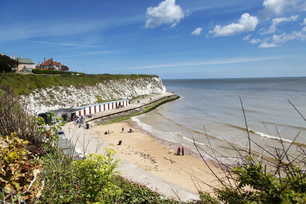 Shore Thing Beachfront Apartment Ramsgate - Sleeps 4 Экстерьер фото